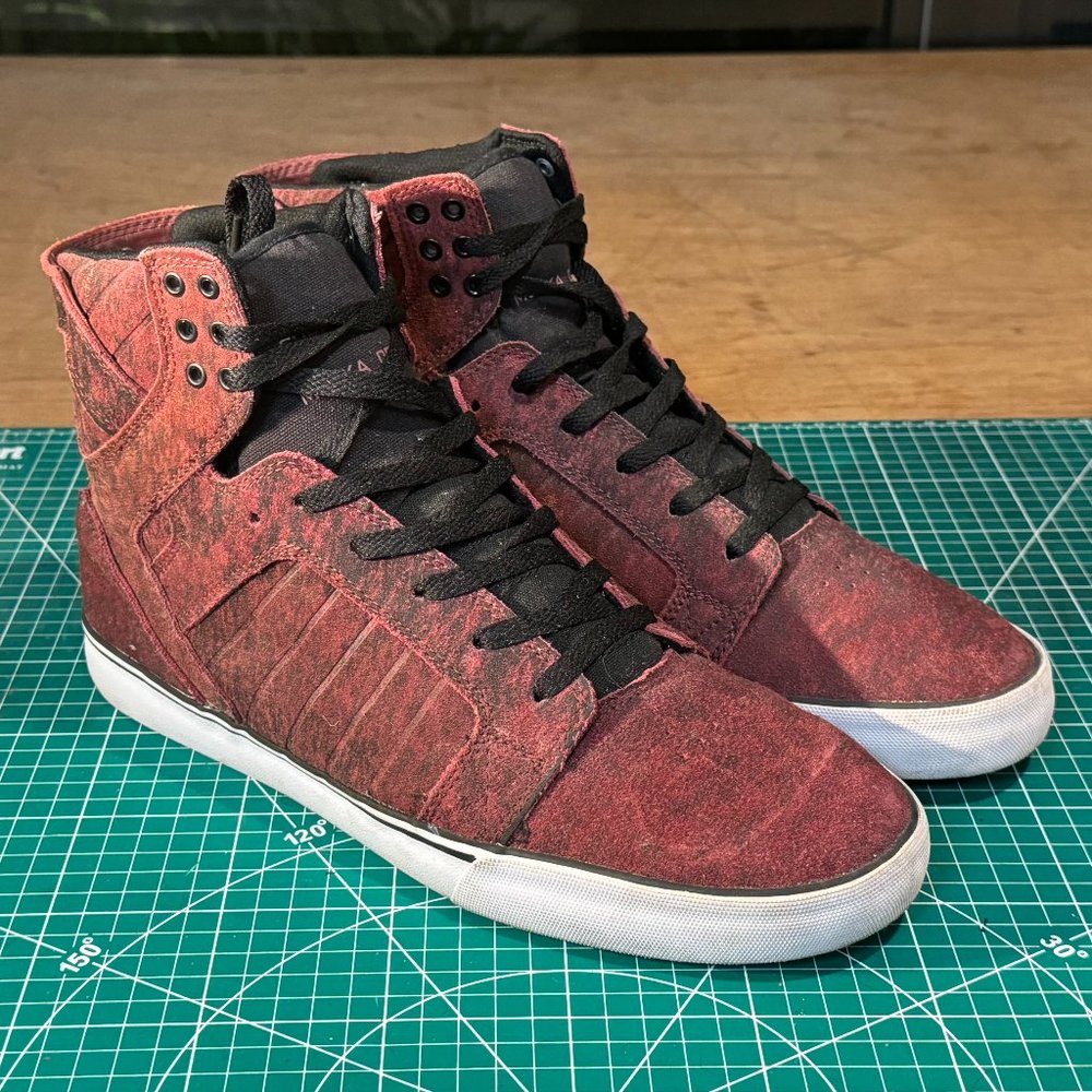 MEN'S SKYTOP ATHLETIC LIFESTYLE SHOE - Size 11.5